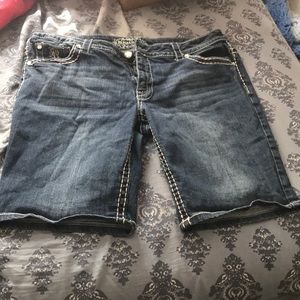 Women’s Bermuda shorts